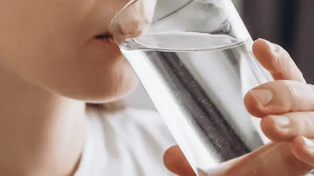 Çinli bilim insanları sudaki mikroplastikleri azaltacak kolay bir yöntem duyurdu