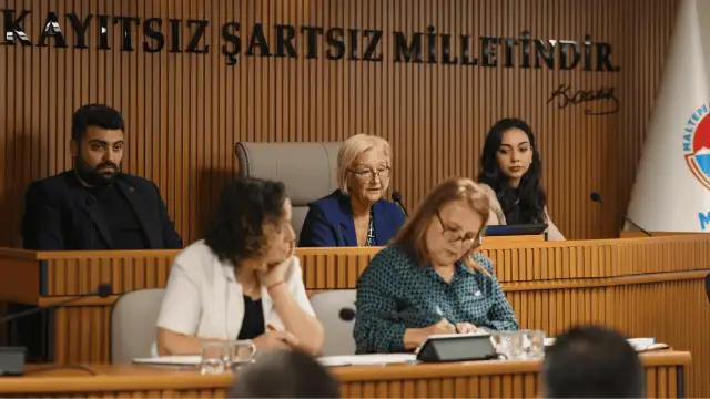 Maltepe Belediye Meclisi'nde AKP'li üye Yusuf Özgün'den tepki çeken çıkış: Kilon var demek ki açlık yok