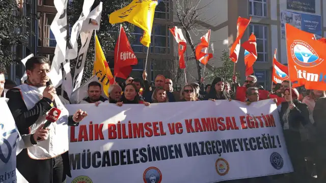 İstanbul İl Milli Eğitim Müdürlüğü önünde dört eğitim sendikasından ortak protesto