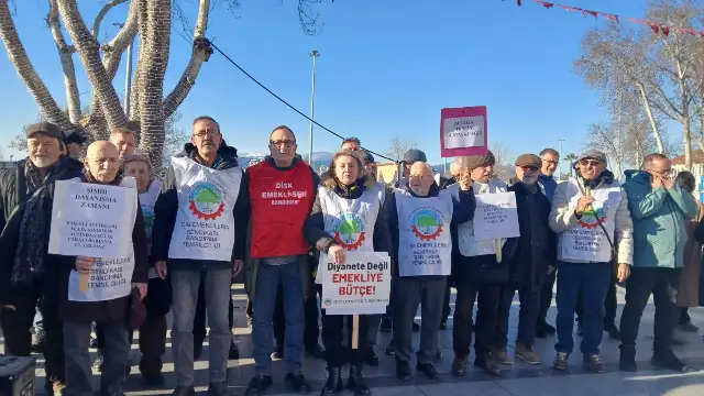 Tüm Emeklilerin Sendikası Bandırma şubesi'nden Meclis'teki eyleme destek: 20 bin TL ek zam şart