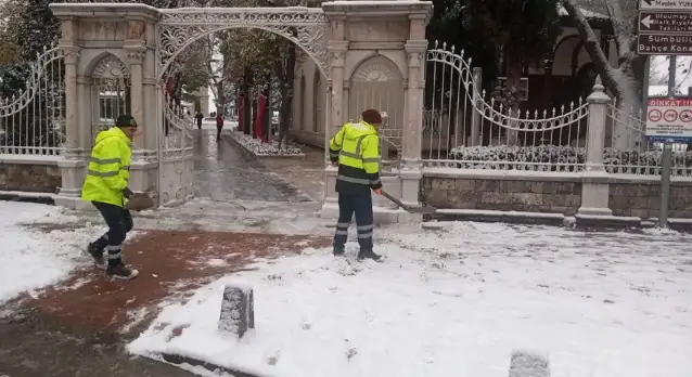 Bursa Büyükşehir kar ve lodosa geçit vermedi