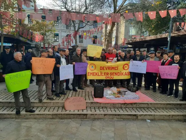 Devrimci Emekliler Sendikası’ndan Ordu’da açıklama: Emekliler olarak sadakayı kabul etmiyoruz