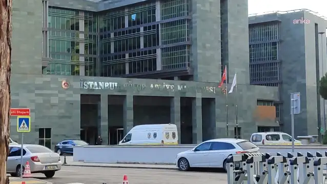 İstanbul Bölge Adliye Mahkemesi'nde bir savcı hakimeye silahlı saldırı gerçekleştirdi