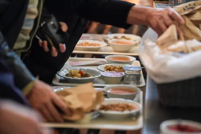 İzmir Büyükşehir Belediyesi Kent Lokantalarında 700 bin porsiyon yemek sunuldu