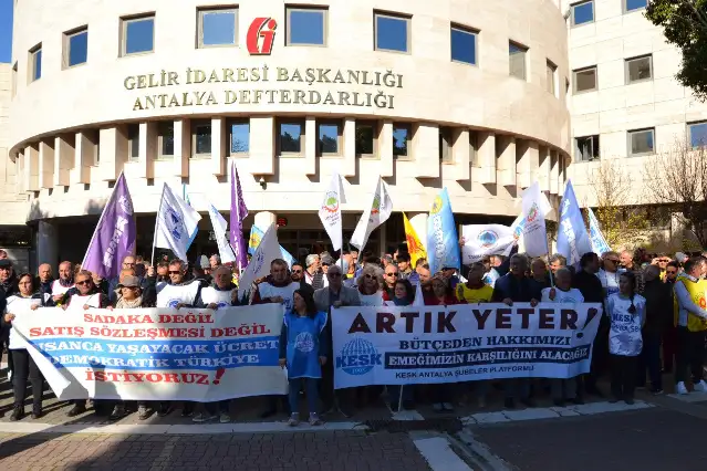 KESK’ten Antalya 1 günlük iş bırakma: Geçinemiyoruz, ek zam istiyoruz