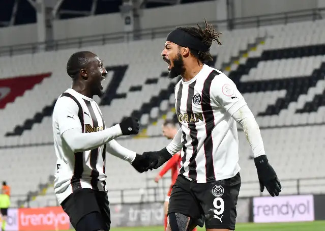 Manisa FK, Ümraniye engelini 1-0’la geçti