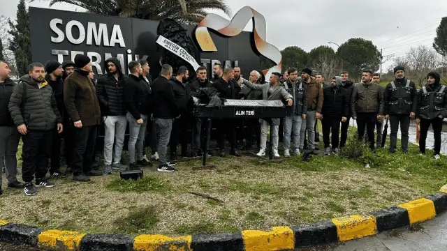 TES-İŞ'ten Soma Termik Santrali Önünde Siyah Tabutlu Eylem: İşçinin Hakkı Şirketin Keyfine Bırakılamaz