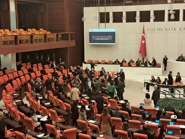 TBMM Genel Kurulu'nda DEM Parti ve İYİ Parti milletvekilleri arasında gerginlik yaşandı