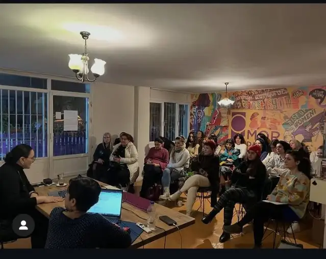 İzmir'de düzenlenen "Mor Masa" buluşmasında sanat ve cinsiyet ilişkisi ele alındı