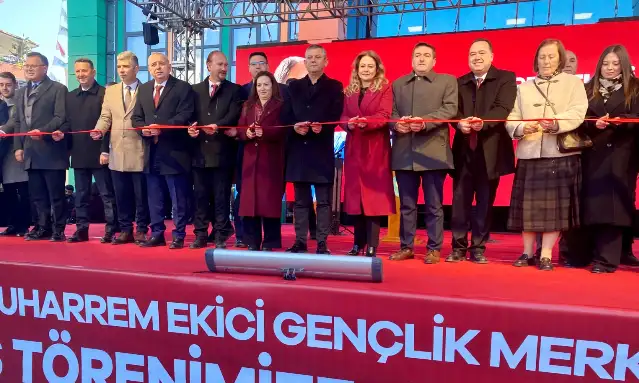 CHP Genel Başkanı Özel Manisa’daki Cuma Namazı çıkışında Gazze yürüyüşü açıklaması