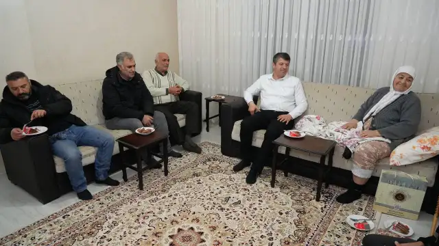 Başkan Tutdere’den 87 yaşındaki Gülizar Teyze’ye anlamlı doğum günü sürprizi