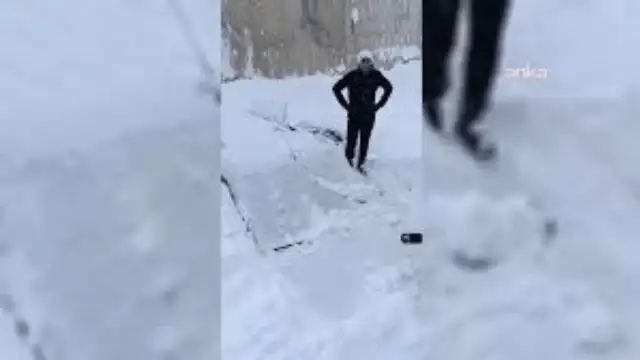 Van'ın Çatak ilçesinde TOKİ konutlarına çığ düştü