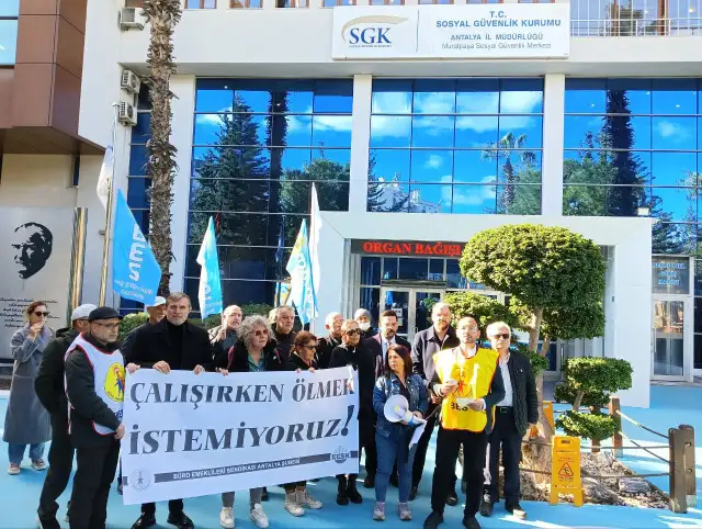 BES Antalya’dan SGK önünde şiddete karşı basın açıklaması