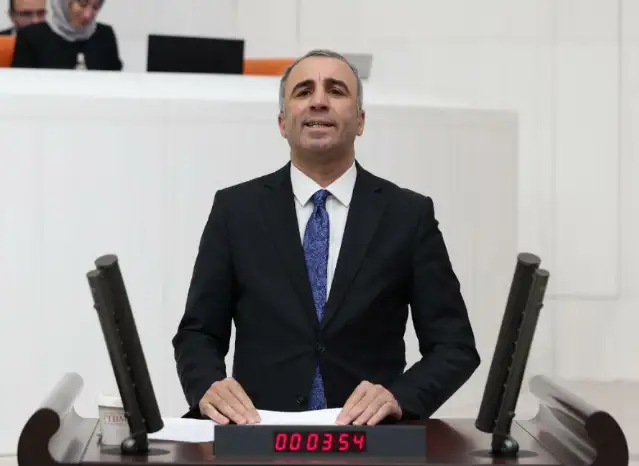DEM Partili Fırat: Devlet okulları hepimizindir; laiklik ve eşitlik ilkesine aykırı, ayrıştırıcı uygulamalardan vazgeçin