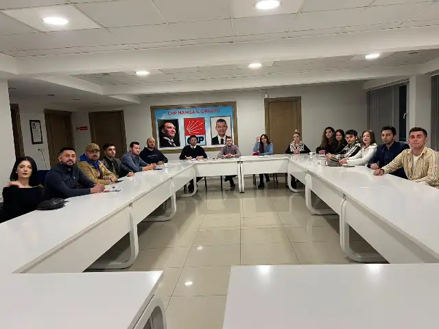 CHP Örgütü 81 ilde 'Gençlere Sahip Çıkma' açıklamasına Manisa’da katıldı