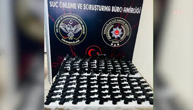 Karabağlar’da güvercin kümesinden 124 ruhsatsız tabanca çıktı