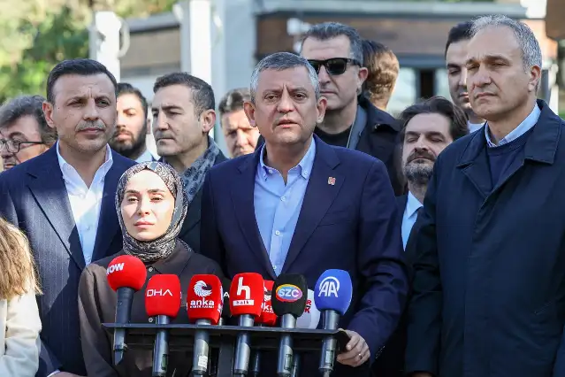 Özgür Özel, Boğaziçi Üniversitesi'ni ziyaret etti: Bu medeniyetten yoksun birisi ülkeyi yönetiyor