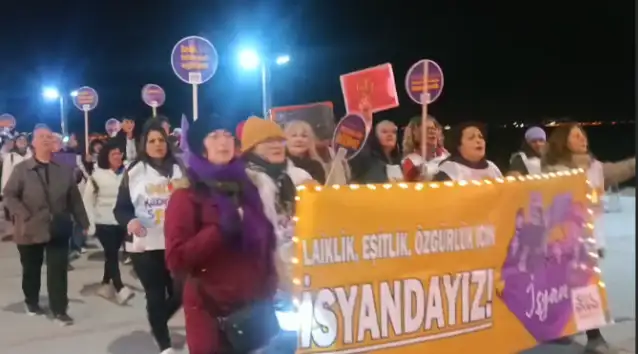 Akçay'da kadınlar laiklik ve eşitlik talebiyle yürüdü