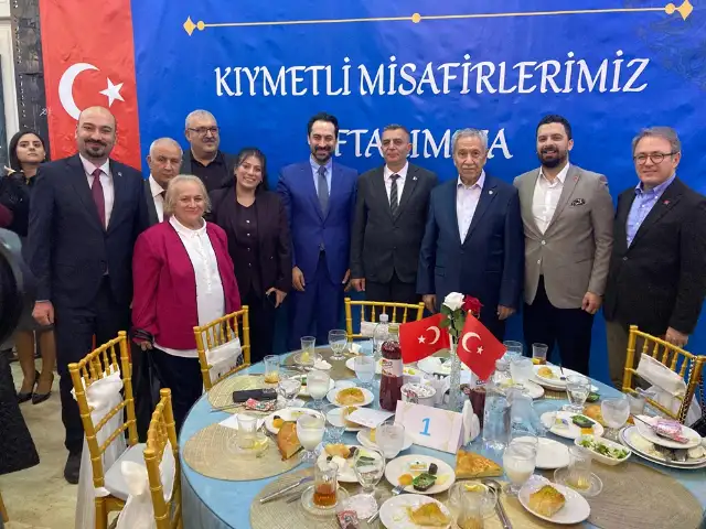Arınç ailesinin iftarına CHP örgütünden büyük ilgi