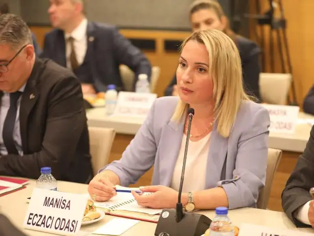 Eczacı CHP Genel Başkanı Özel’in memleketindeki Eczacılar Oda Başkanı Duygu Elmas Mutlu’dan “İlacım Nerede?” çıkışı