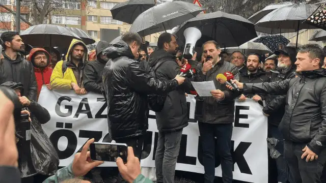 Kadıköy'de tutuklu gazeteciler için protesto: Basın özgürlüğü talebi