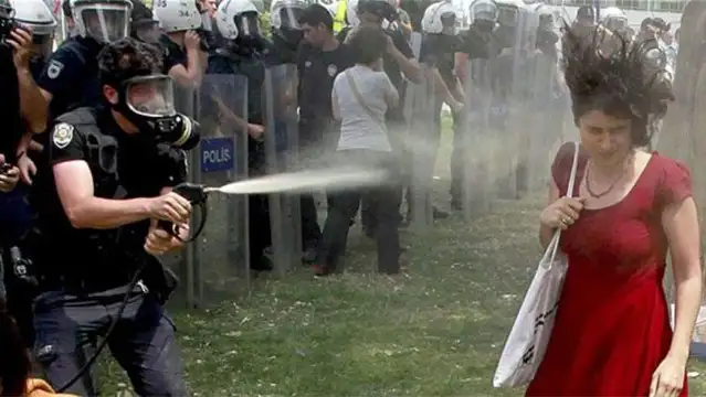 AİHM'den "kırmızılı kadın" davasında ihlal kararı