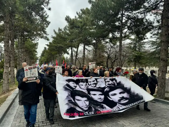 Mahir Çayan ve arkadaşları Karşıyaka Mezarlığı'nda düzenlenen törenle anıldı