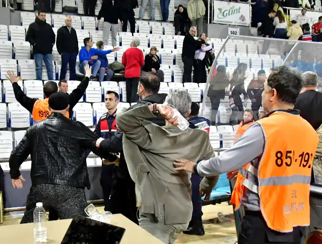 Manisa Glint-KSK basketbol maçı sonrasında olaylar çıktı