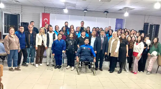 Özel çocuklardan sonra milli para yüzücülere iftar