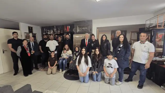 CHP Hollanda Birliği, 23 Nisan’ı Rotterdam’daki Atatürk Müzesi’nde çocuklarla birlikte kutladı