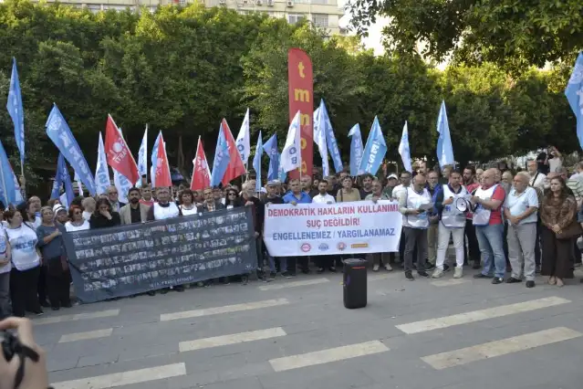 Adana'da 10 Ekim'e çağrı yapan sendikacılara verilen cezalar protesto edildi