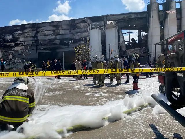 Sincan’daki boya fabrikası yangını 2 saatlik müdahaleyle söndürüldü: 1 kişi kayıp, 1 yaralı