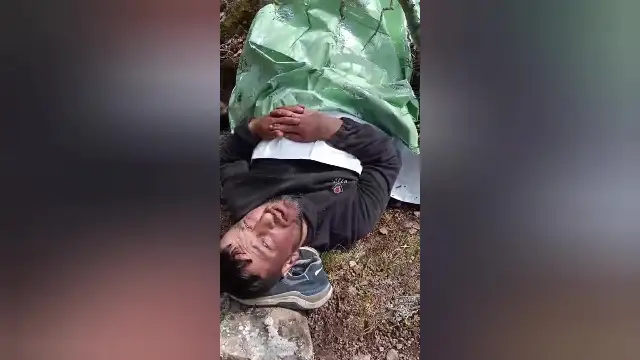 Artvin'de arazide mahsur kalan vatandaşlar askeri helikopterle kurtarıldı
