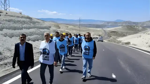 Doruk Madencilik işçileri Ankara’ya yürüyor
