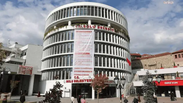Bolu Belediyesi'nde jandarma arama başlattı