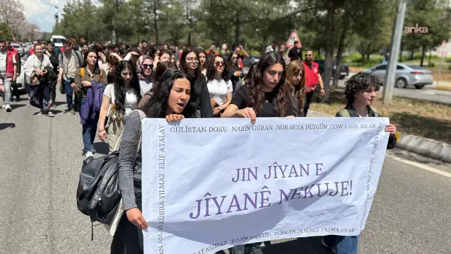 Diyarbakır’da üniversite öğrencileri kadın cinayetlerine karşı yürüdü