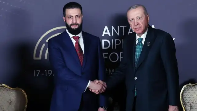 Erdoğan ve Şara Diplomasi Forumu'nda bir araya geldi