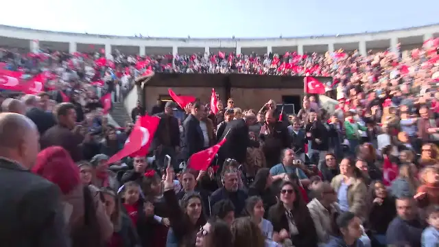 Harbiye Açıkhava'da 23 Nisan coşkusu: Ekrem Amcanız da sizi çok seviyor ve en çok da sizleri özlüyor