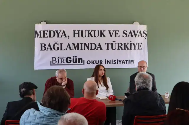 Hatay’da medya, hukuk ve savaş gündemi masaya yatırıldı