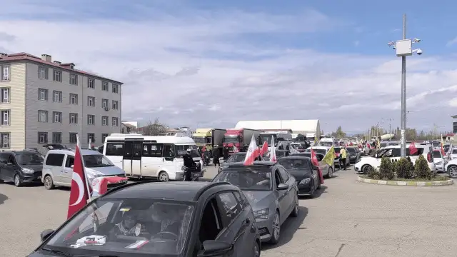 Iğdır’dan İran’a destek konvoyu yola çıktı