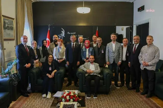 Özgür Özel, KHK’lılar Platformu ile TBMM'de bir araya geldi