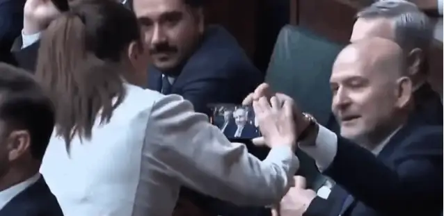Gülistan Doku sorusunu duyan Soylu gazeteciye fiziki müdahalede bulundu