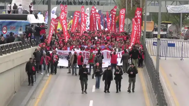 Ankara'da AKM önünde toplanan kortejler yürüyüşe geçti