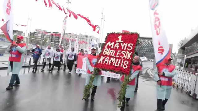 Birleşik Kamu-İş Taksim Cumhuriyet Anıtı'na çelenk bıraktı