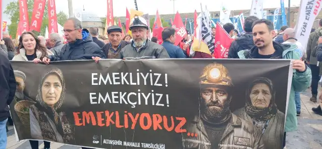 Bursa'da 1 Mayıs kutlamaları: Gruplar Osmangazi Meydanı'nda toplandı