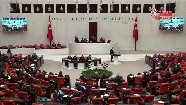 DEM Parti'nin Kürtçenin kamusal alanda kullanımına ilişkin önergesi reddedildi