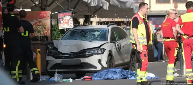 Almanya'da bir araç yayaların üzerine sürdü, en az iki kişinin öldü