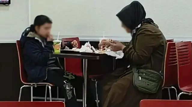 Ticaret Bakanlığı, anne ve kızın görüntüsü nedeniyle restorana alınmadığı iddiasına soruşturma başlattı