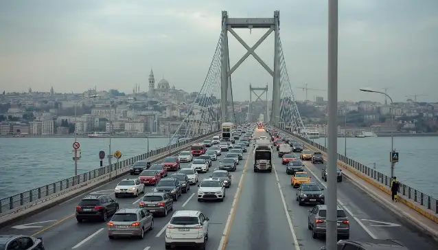 İstanbul'da trafik yoğunluğu, araçla güçlükle ilerliyor