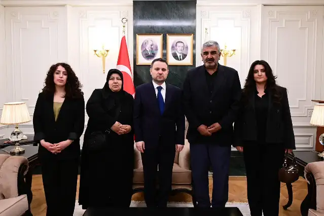 Adalet Bakanı Gürlek Rojin Kabaiş'in ailesiyle görüştü